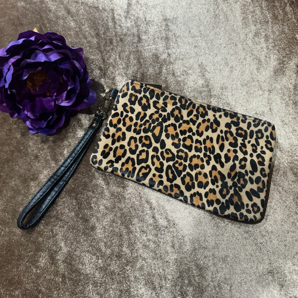 EXPRESS Leather Animal Print Wristlet Bag - Picture 4 of 11